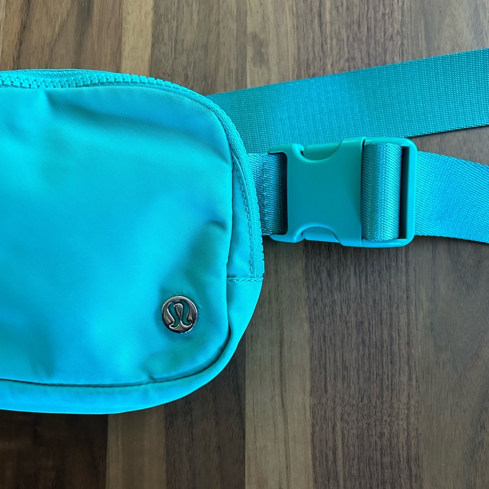 LULULEMON EVERYWHERE CROSSBODY BELT BAG EUC - Picture 6 of 9